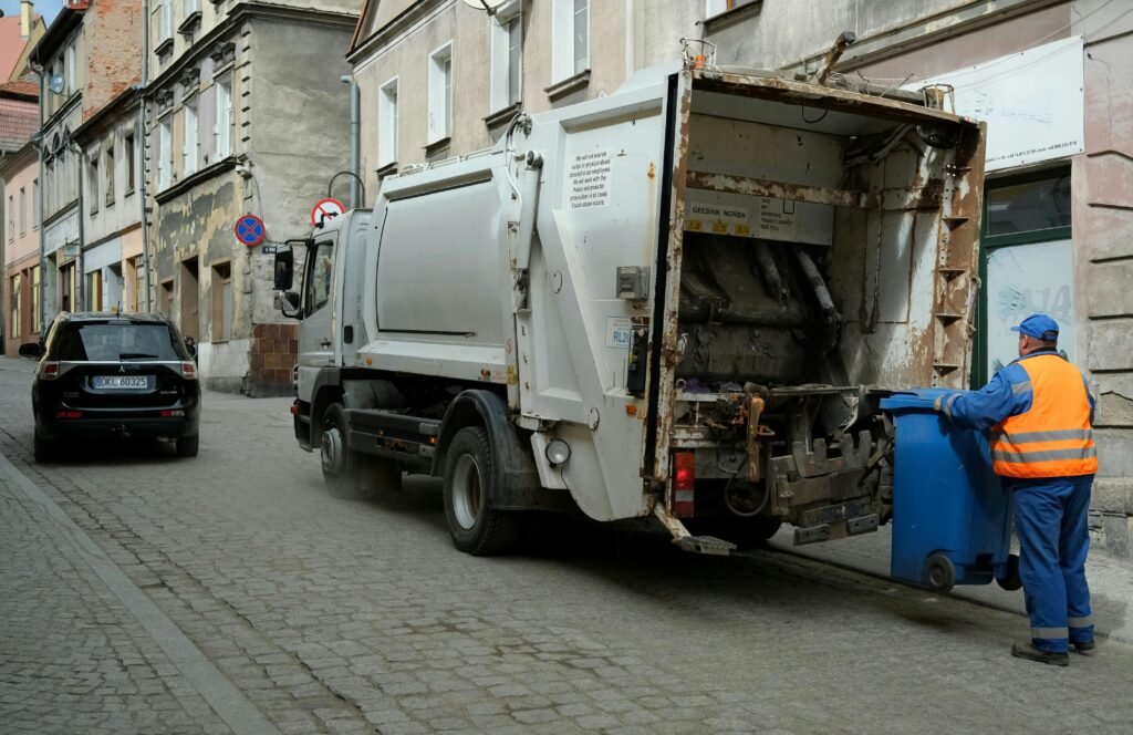 Garbage collection truck supporting garbage disposal services in Colorado Springs
